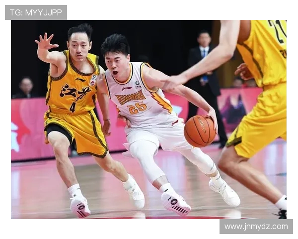 CBA精彩回放深圳对阵辽宁的激烈比赛全程回顾与分析