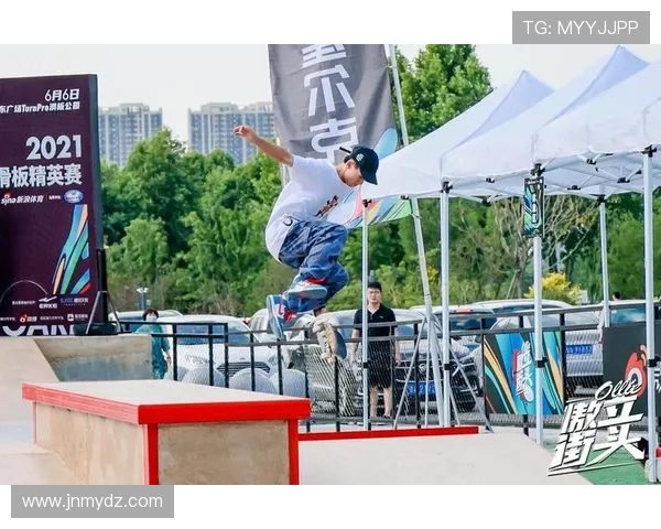 重庆飞盘队在滑板精英赛中以73分稳居积分榜首位